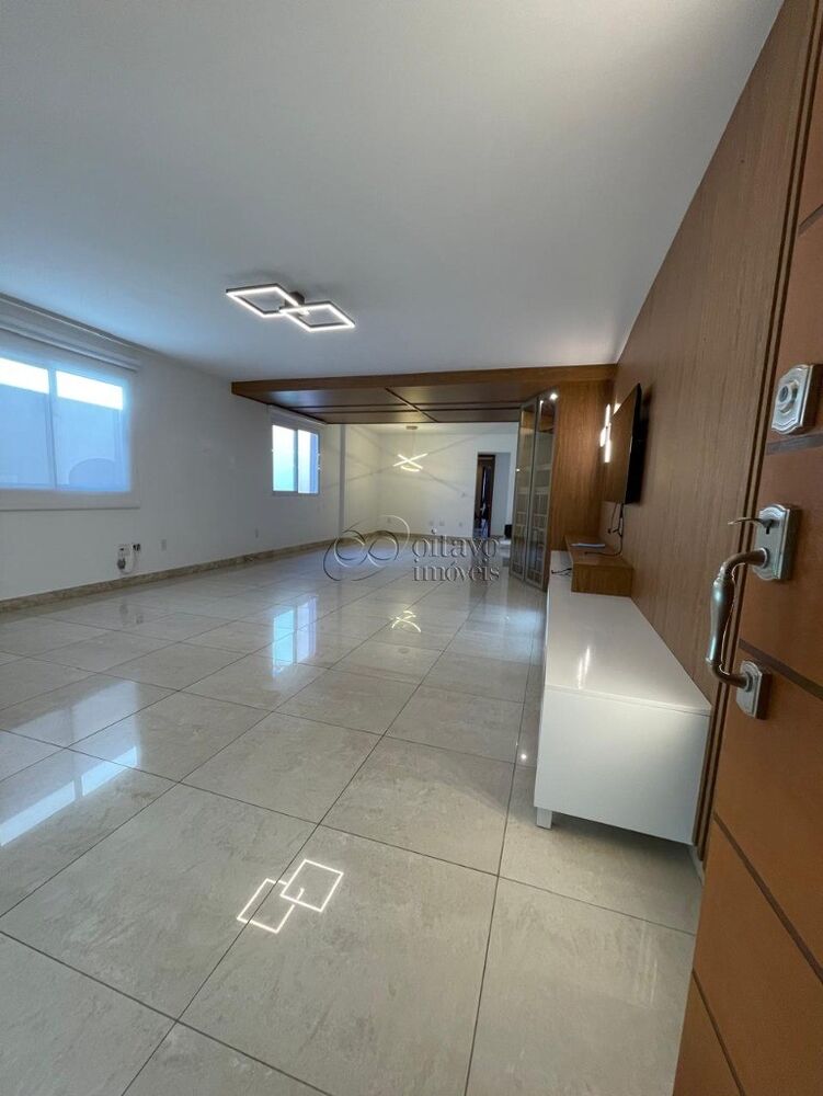 Apartamento para alugar com 4 quartos, 330m² - Foto 1