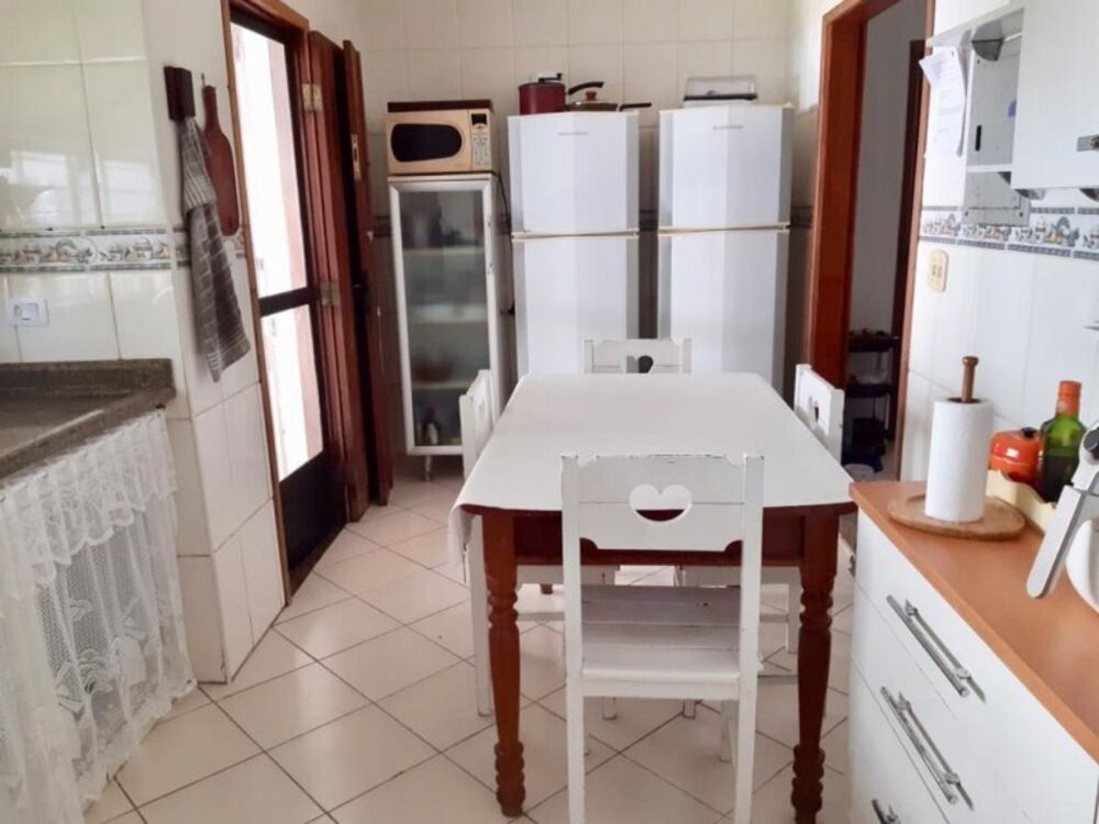 Casa à venda com 4 quartos, 270m² - Foto 2