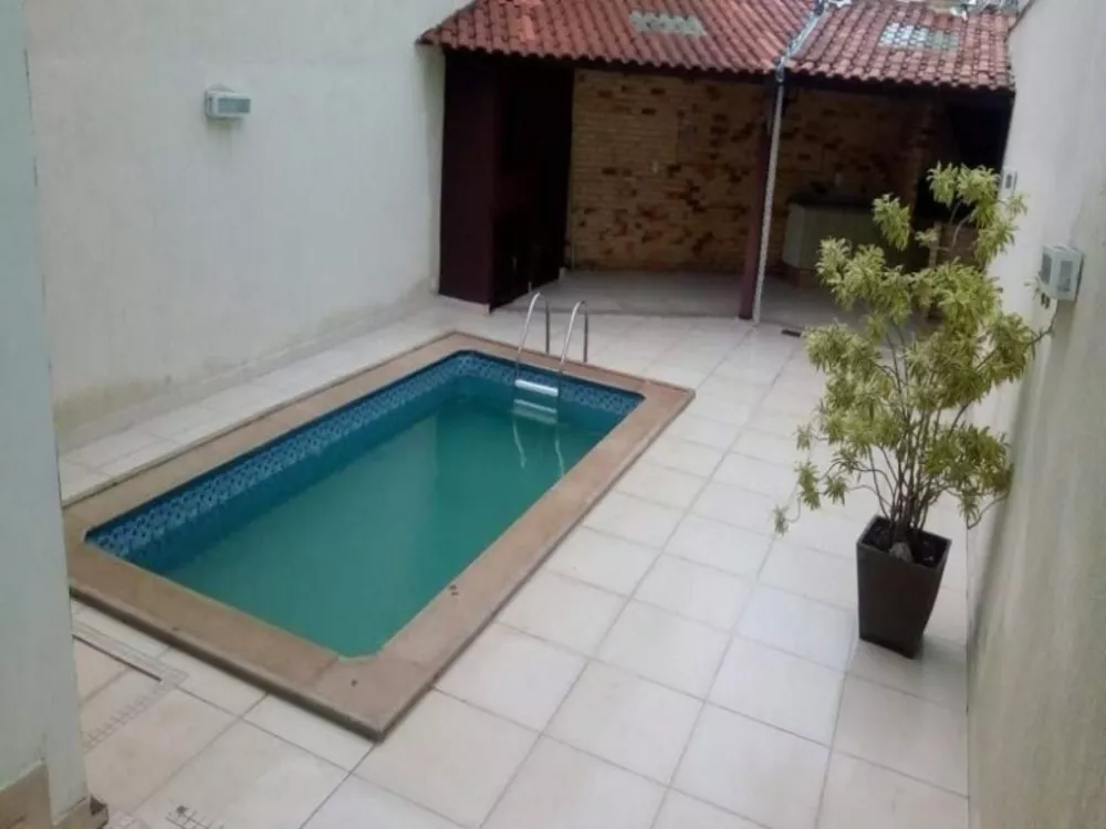 Casa à venda com 3 quartos, 230m² - Foto 2