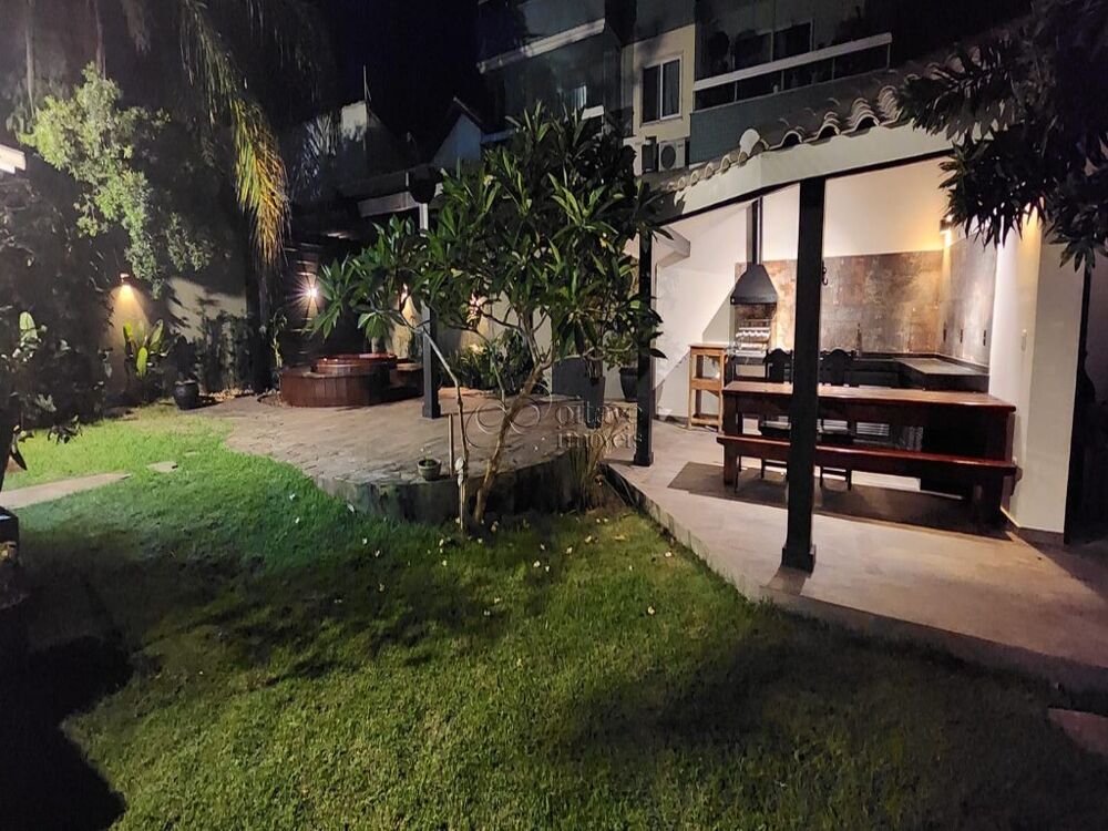 Casa à venda com 4 quartos, 380m² - Foto 1