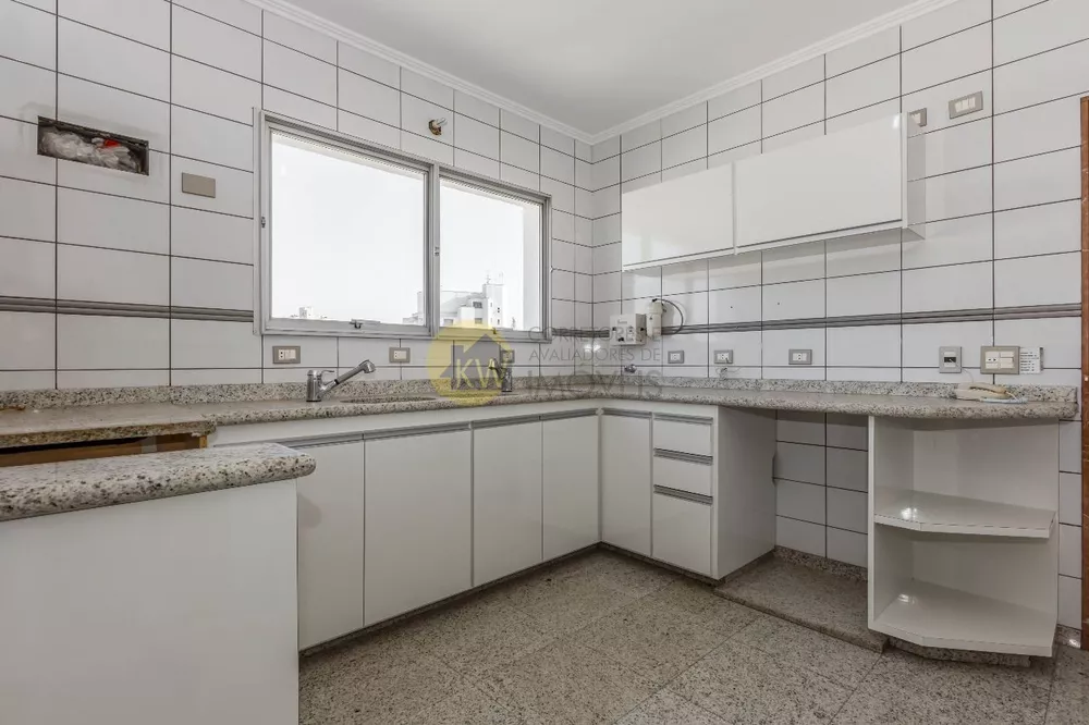 Apartamento à venda com 3 quartos, 236m² - Foto 1