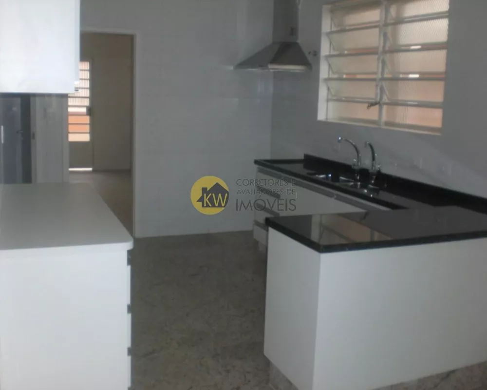 Casa de Vila à venda com 3 quartos, 350m² - Foto 2