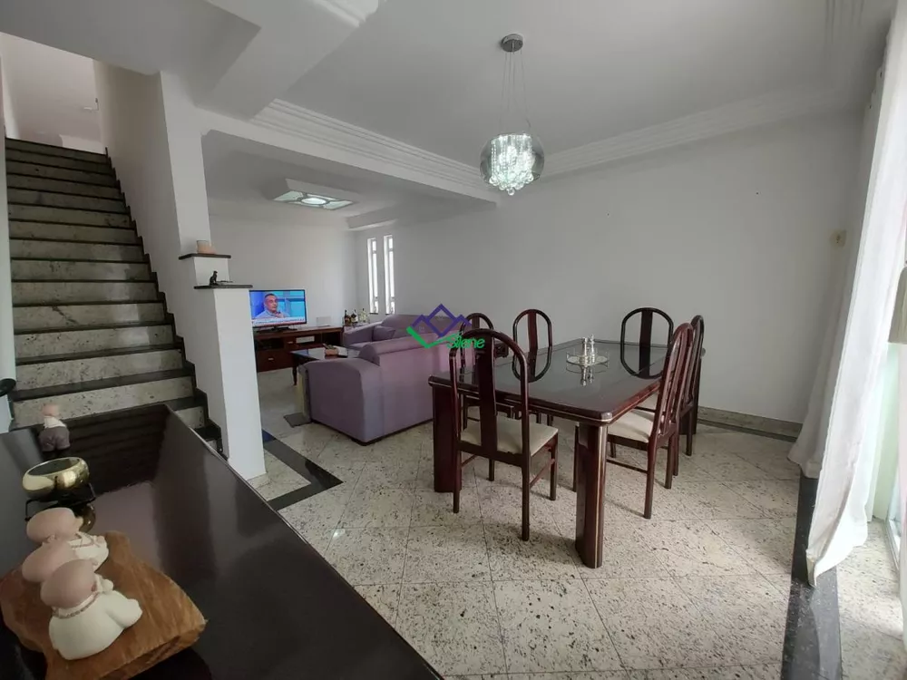 Casa à venda com 5 quartos, 230m² - Foto 4