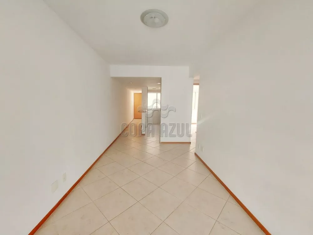 Apartamento à venda com 2 quartos, 64m² - Foto 2