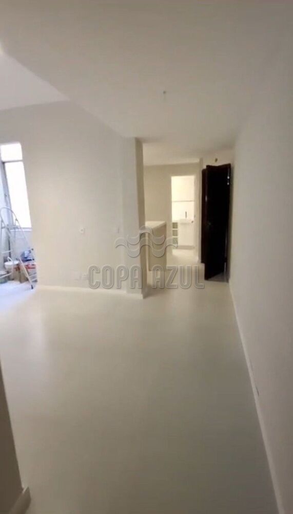 Apartamento à venda com 2 quartos, 72m² - Foto 2