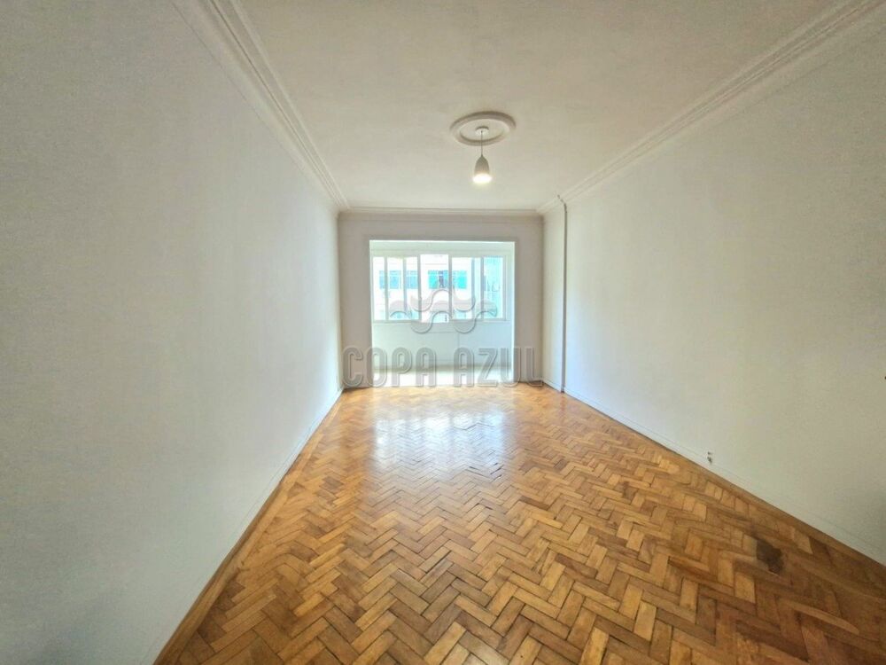 Apartamento à venda com 3 quartos, 123m² - Foto 2