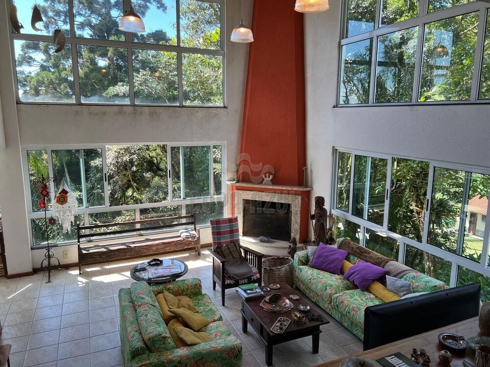 Casa à venda com 5 quartos, 296m² - Foto 1