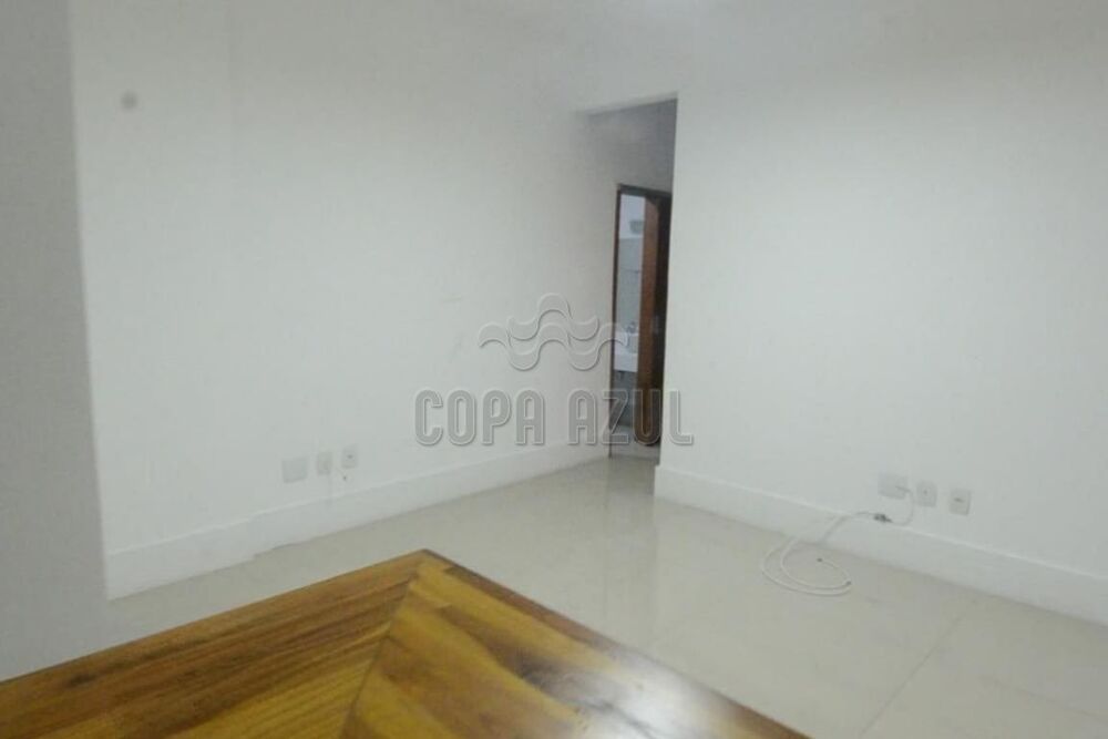 Apartamento à venda com 2 quartos, 70m² - Foto 2