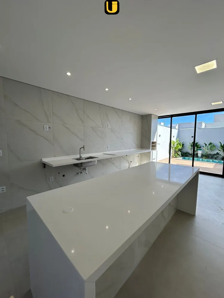 Casa, 3 quartos, 251 m² - Foto 1