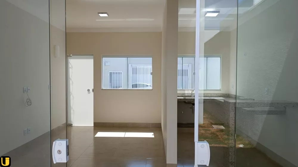 Casa à venda com 2 quartos, 73m² - Foto 1