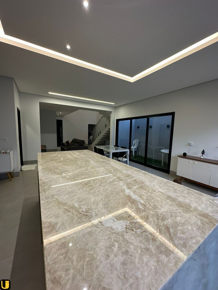Casa, 3 quartos, 253 m² - Foto 1