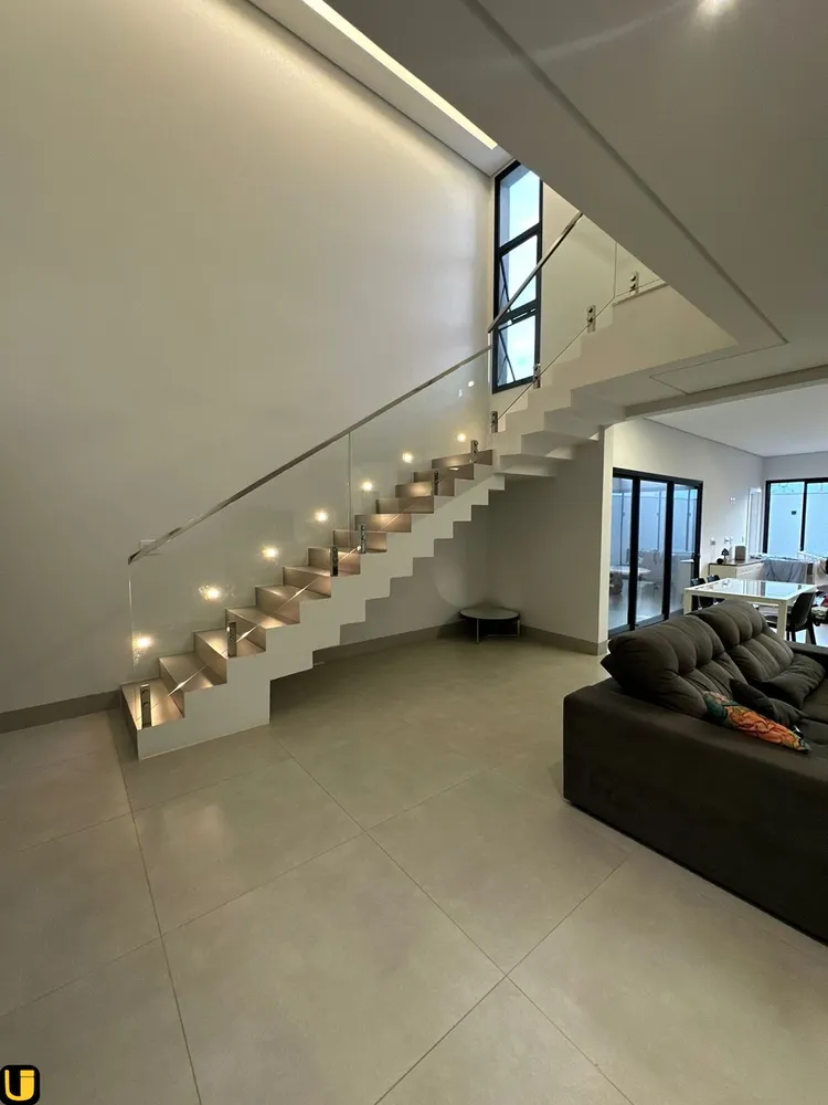 Casa, 3 quartos, 253 m² - Foto 1