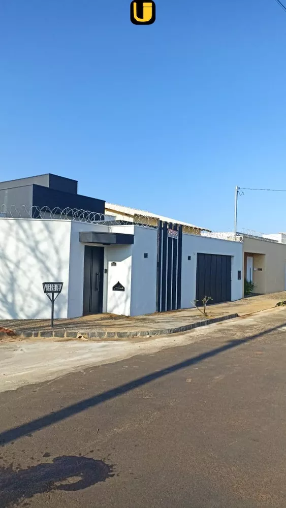 Casa à venda com 3 quartos, 300m² - Foto 1