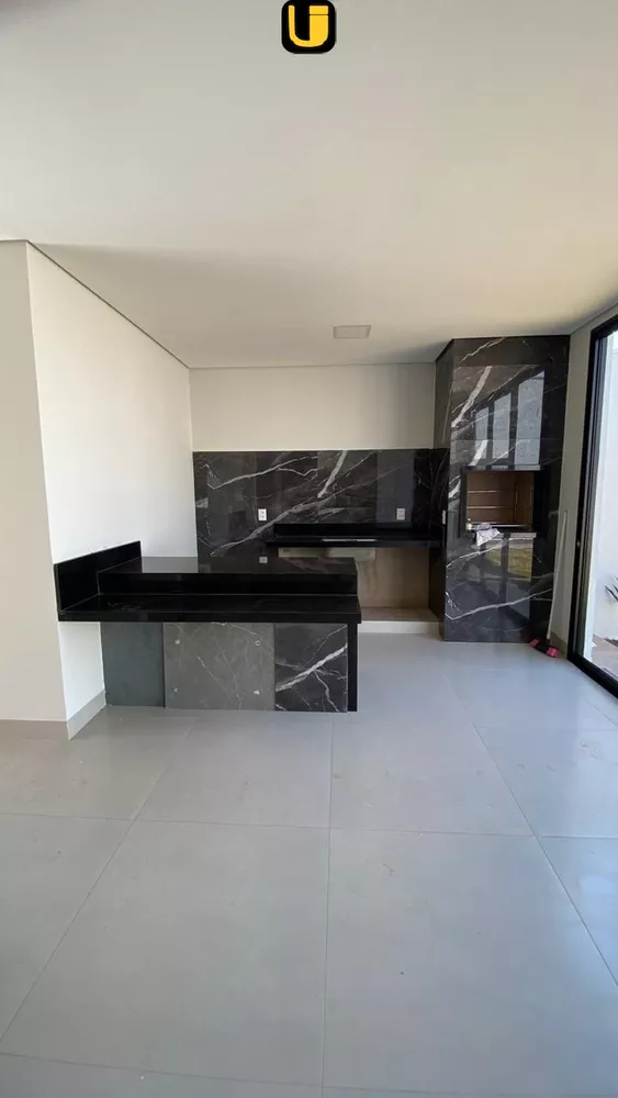 Casa à venda com 3 quartos, 300m² - Foto 2