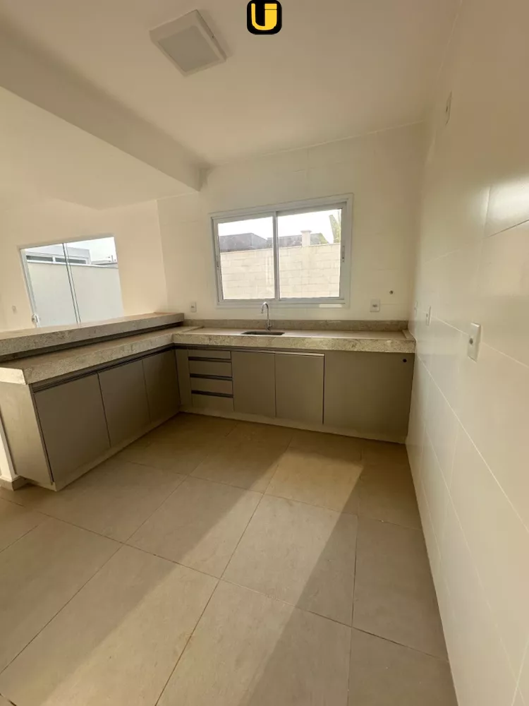 Casa à venda com 3 quartos, 160m² - Foto 1