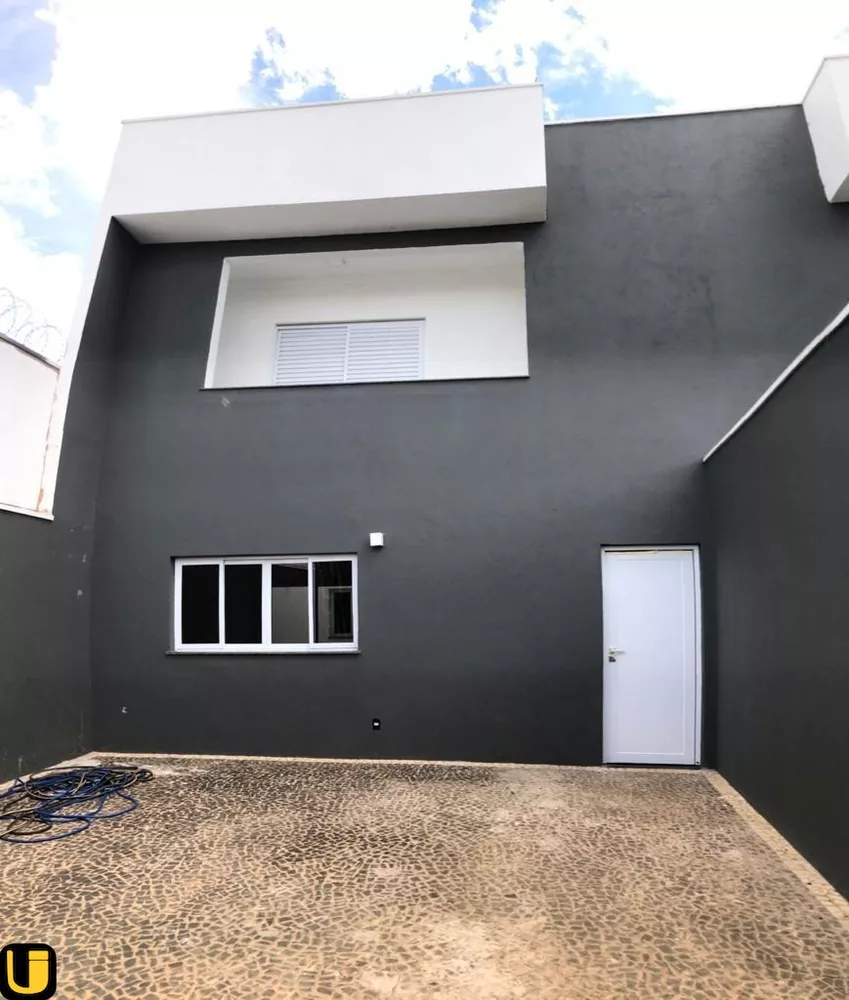 Casa à venda com 3 quartos, 132m² - Foto 2