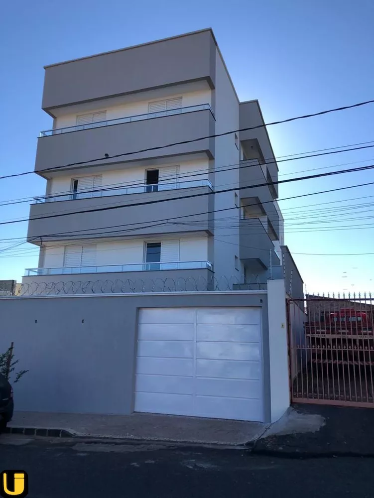 Apartamento à venda com 2 quartos, 65m² - Foto 1