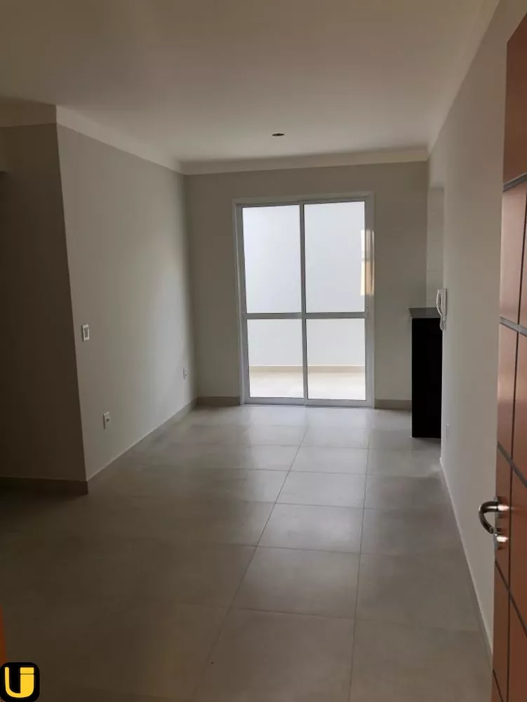 Apartamento à venda com 2 quartos, 65m² - Foto 3