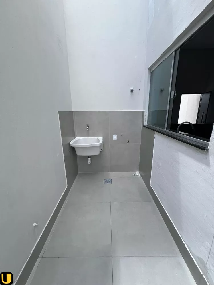 Casa à venda com 3 quartos, 120m² - Foto 2