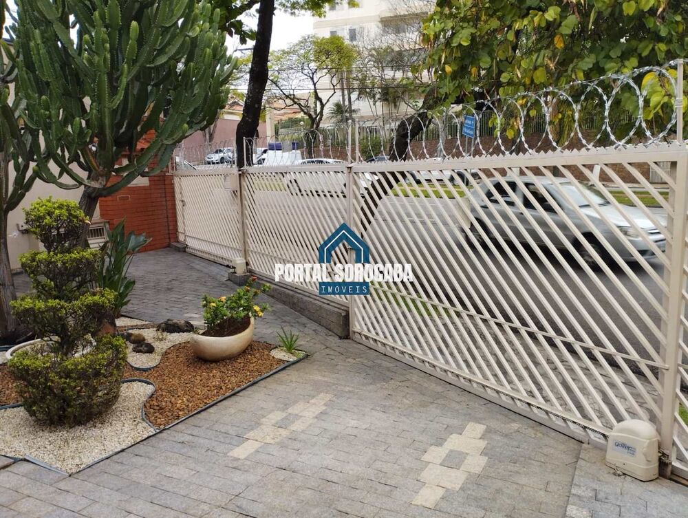 Casa à venda com 4 quartos, 250m² - Foto 2