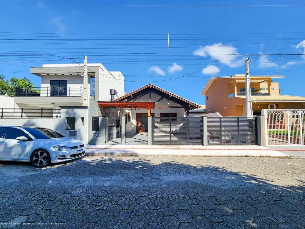 Casa à venda com 3 quartos, 260m² - Foto 1