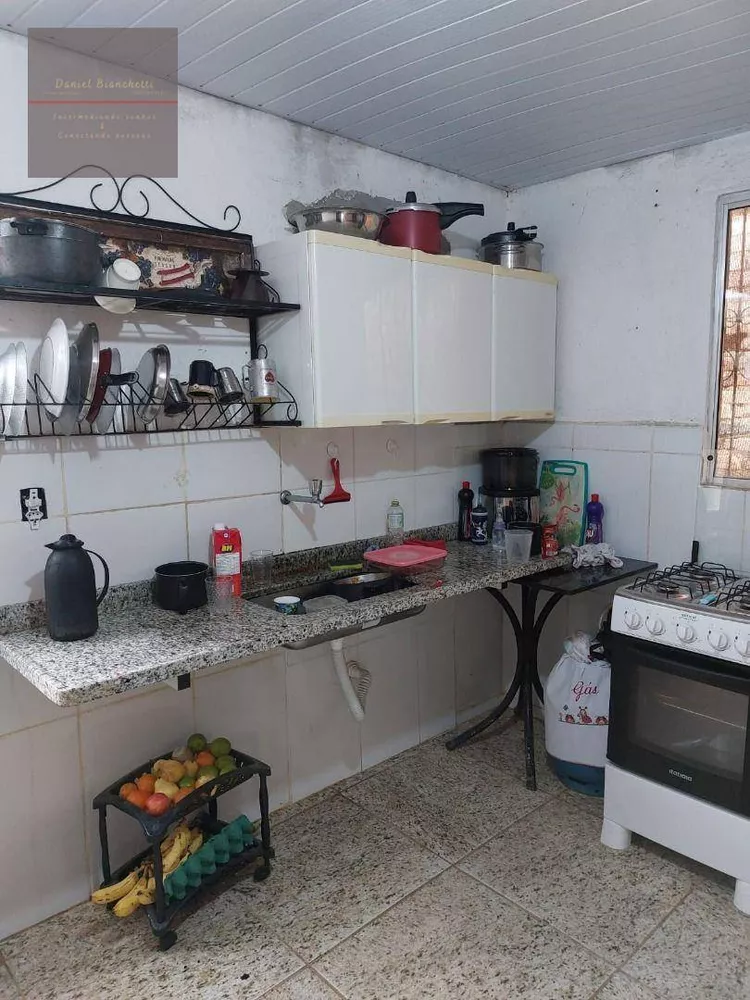 Casa à venda com 2 quartos, 145m² - Foto 1