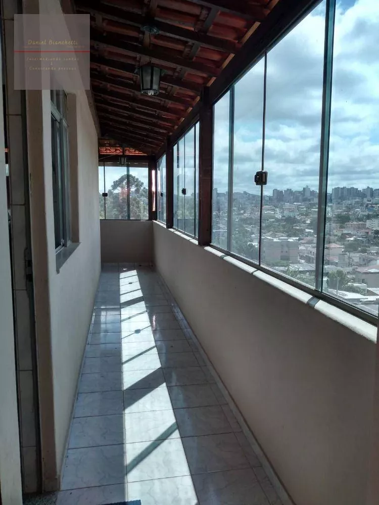 Casa à venda com 4 quartos, 187m² - Foto 1