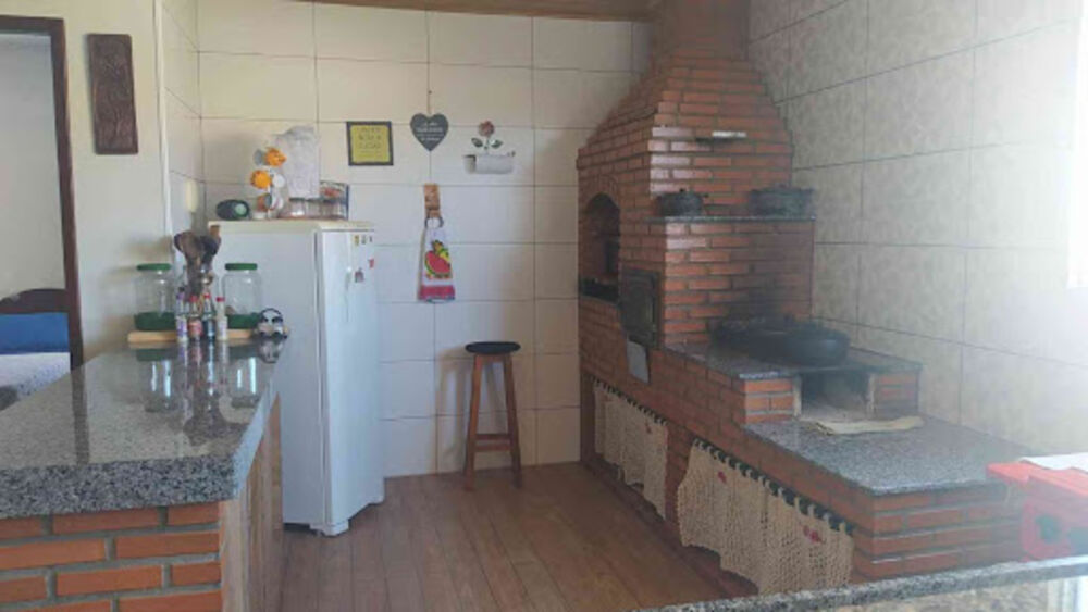 Casa à venda com 10 quartos, 190m² - Foto 1