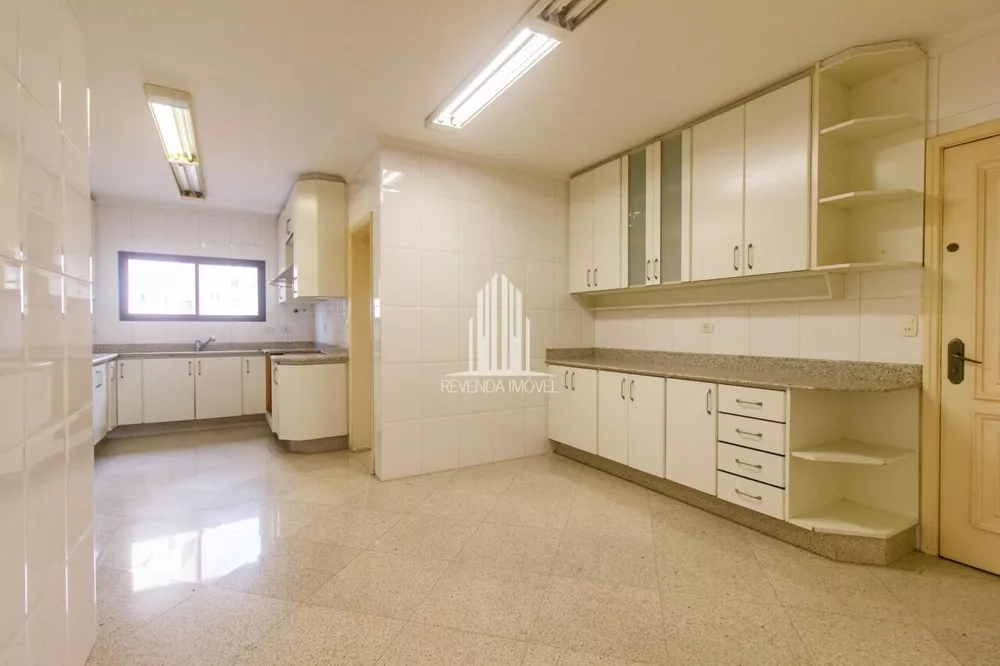 Apartamento à venda com 3 quartos, 184m² - Foto 2