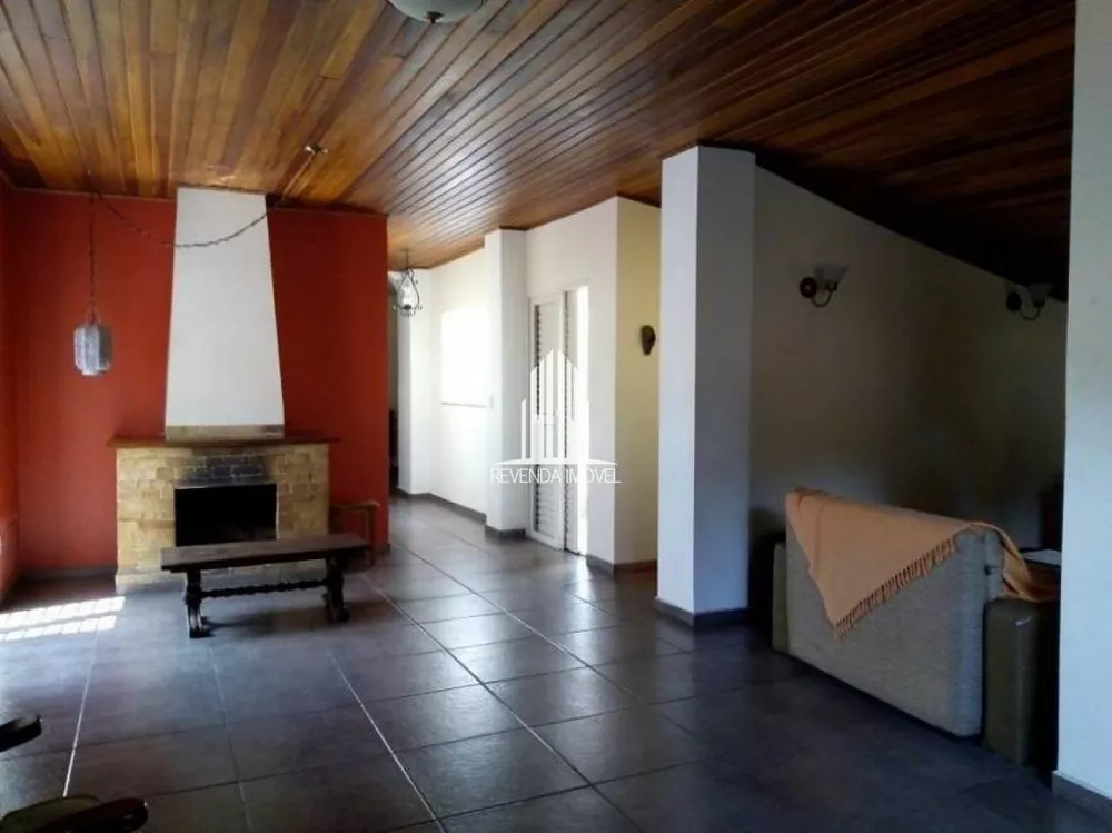 Casa à venda com 6 quartos, 250m² - Foto 1