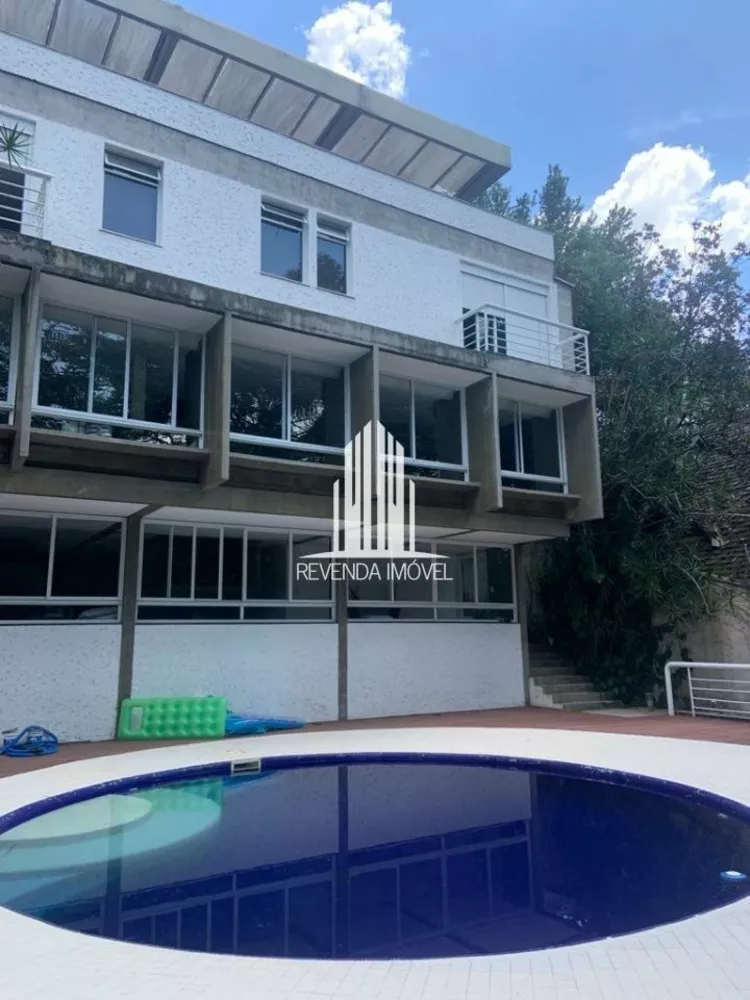 Casa à venda com 6 quartos, 900m² - Foto 1