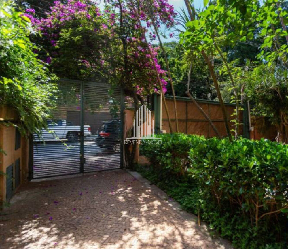 Casa à venda com 5 quartos, 300m² - Foto 1
