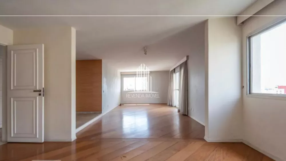 Apartamento à venda com 4 quartos, 200m² - Foto 1