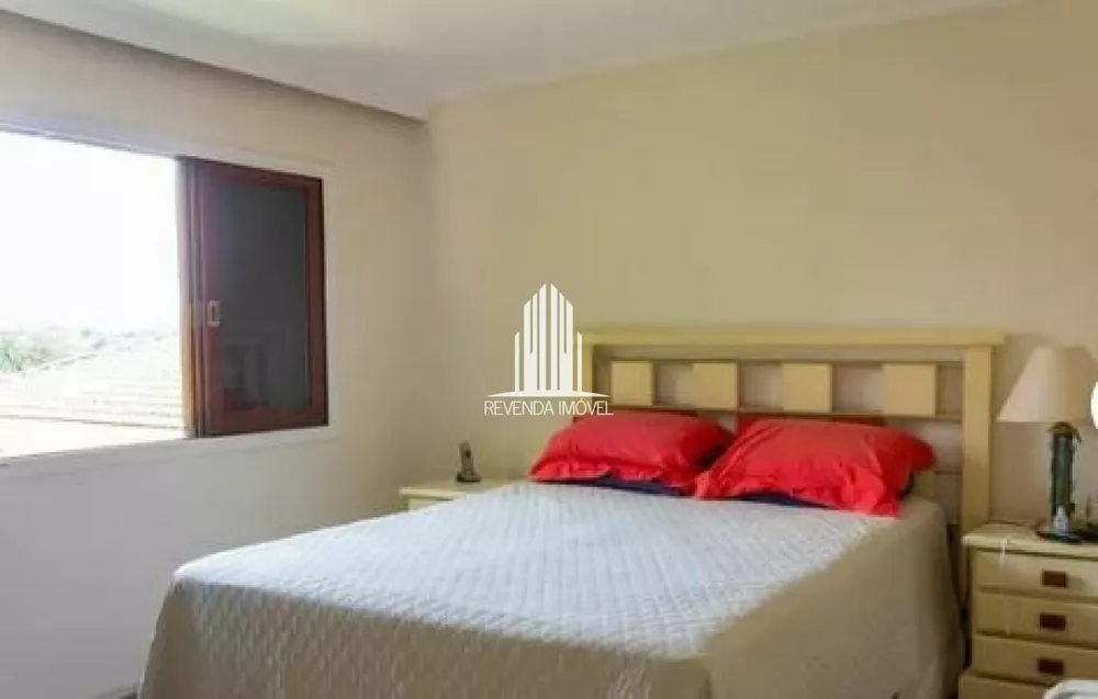 Casa de Vila à venda com 4 quartos, 300m² - Foto 2