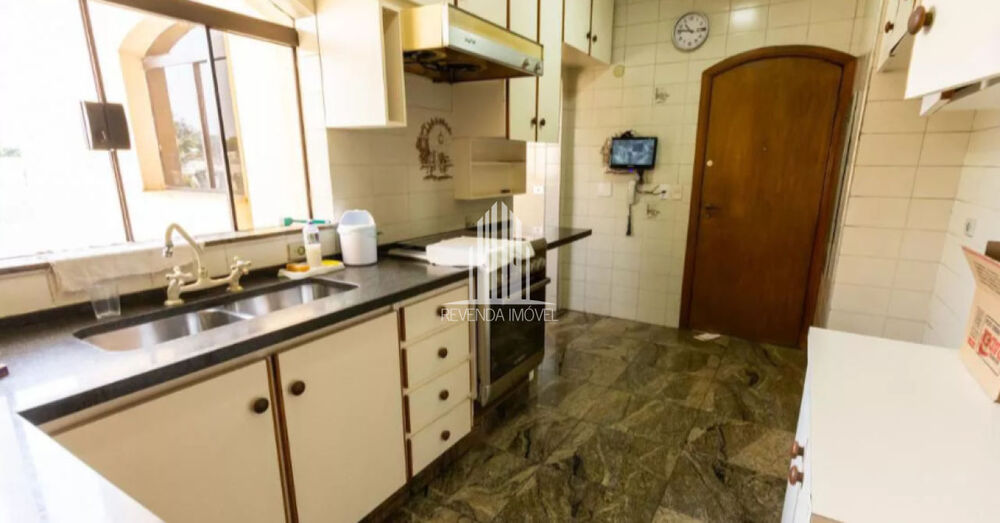 Apartamento à venda com 4 quartos, 216m² - Foto 1