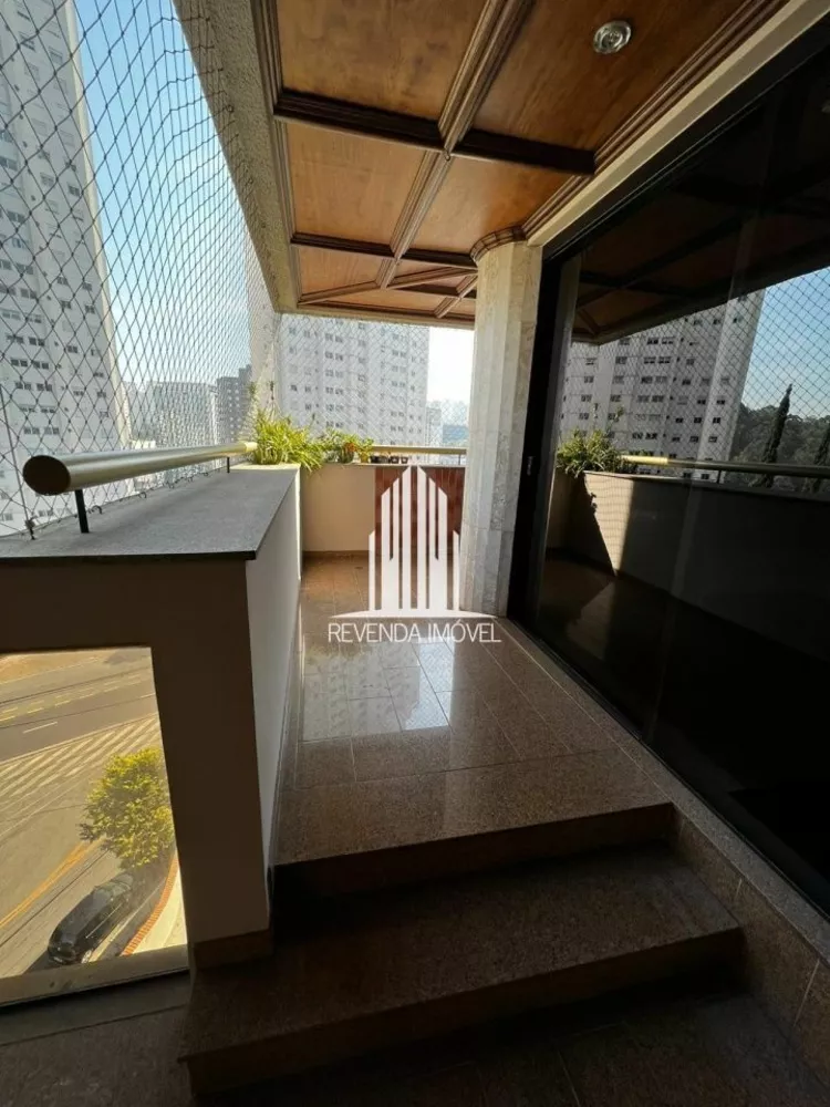 Apartamento à venda com 3 quartos, 180m² - Foto 2