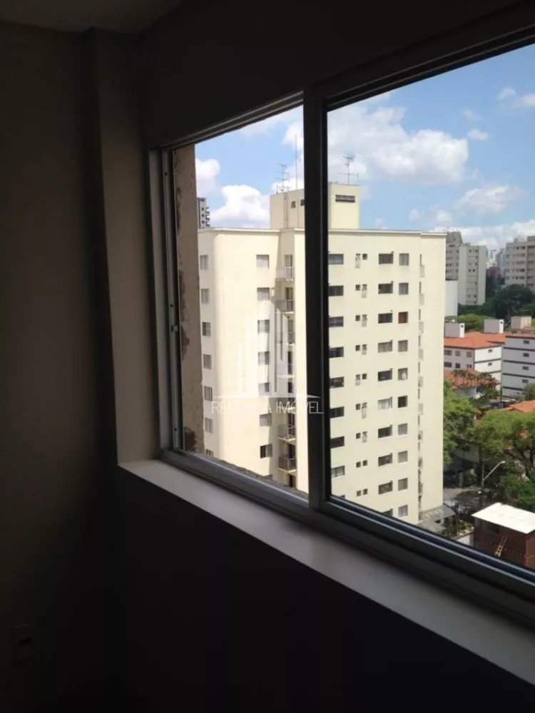 Apartamento à venda com 2 quartos, 70m² - Foto 2