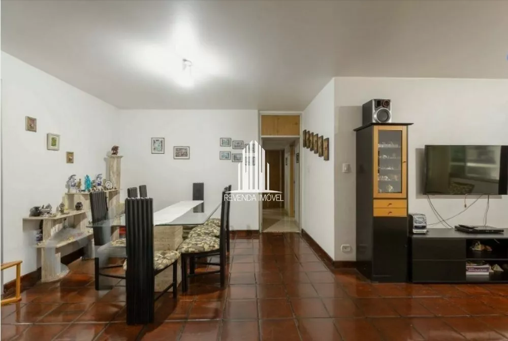 Apartamento à venda com 3 quartos, 137m² - Foto 2