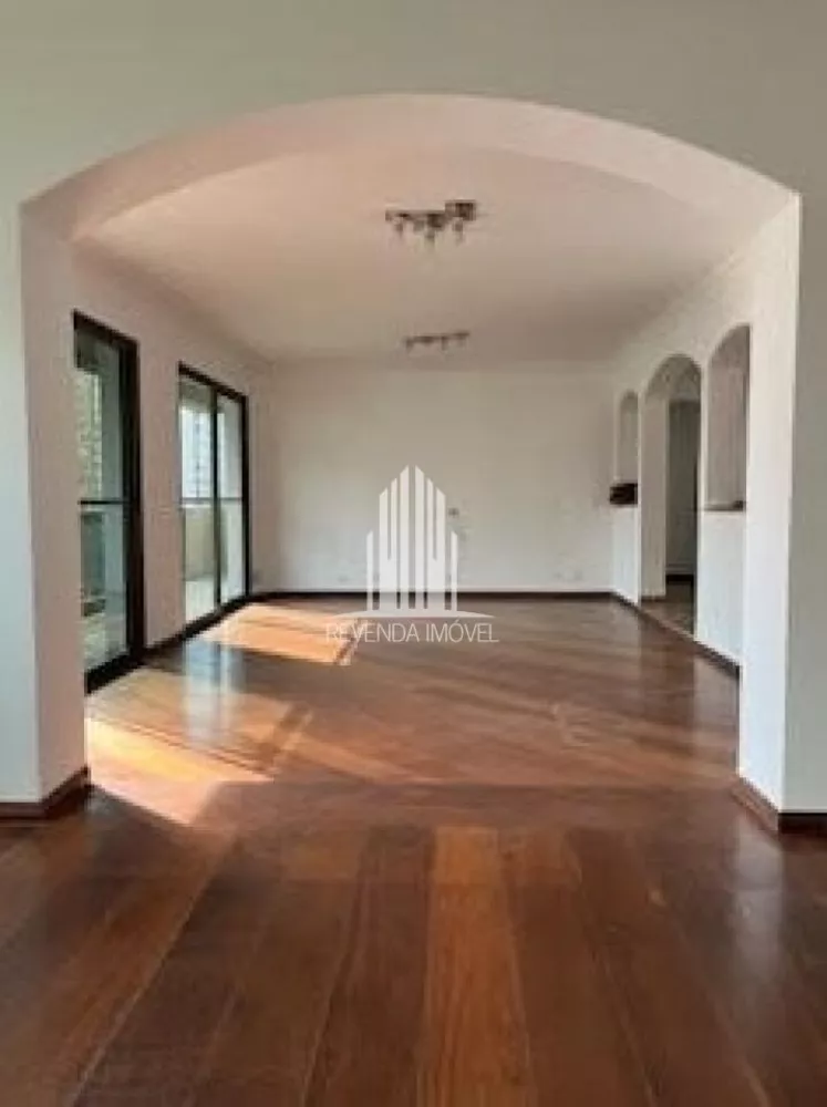 Apartamento à venda com 3 quartos, 233m² - Foto 1