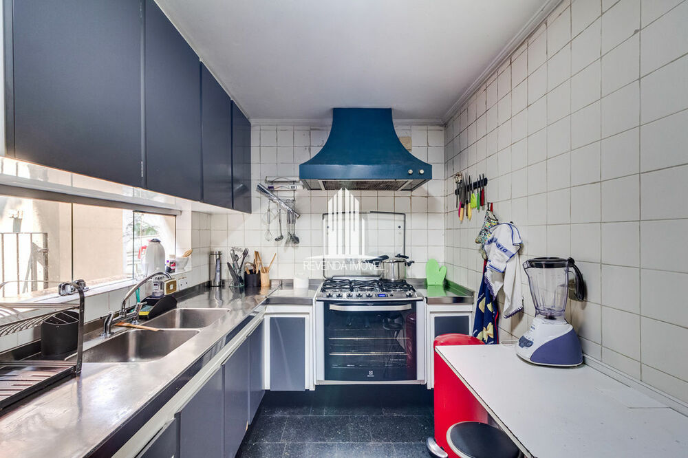 Casa de Vila à venda com 4 quartos, 390m² - Foto 3