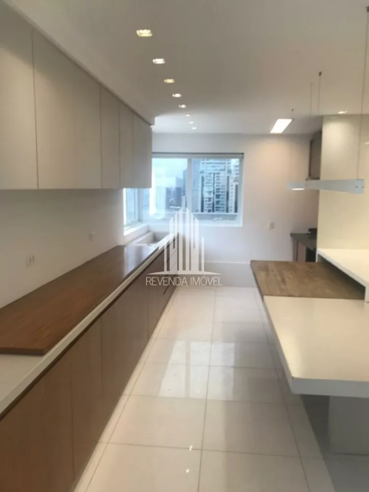 Apartamento à venda com 3 quartos, 185m² - Foto 3