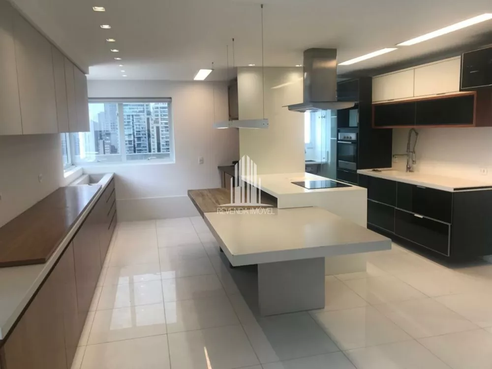 Apartamento à venda com 3 quartos, 185m² - Foto 2