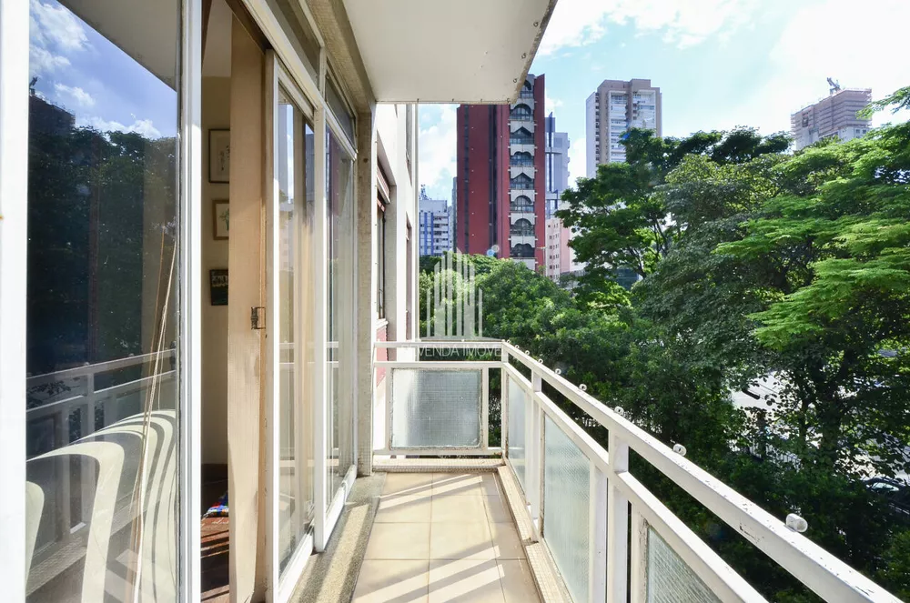 Apartamento à venda com 3 quartos, 141m² - Foto 2