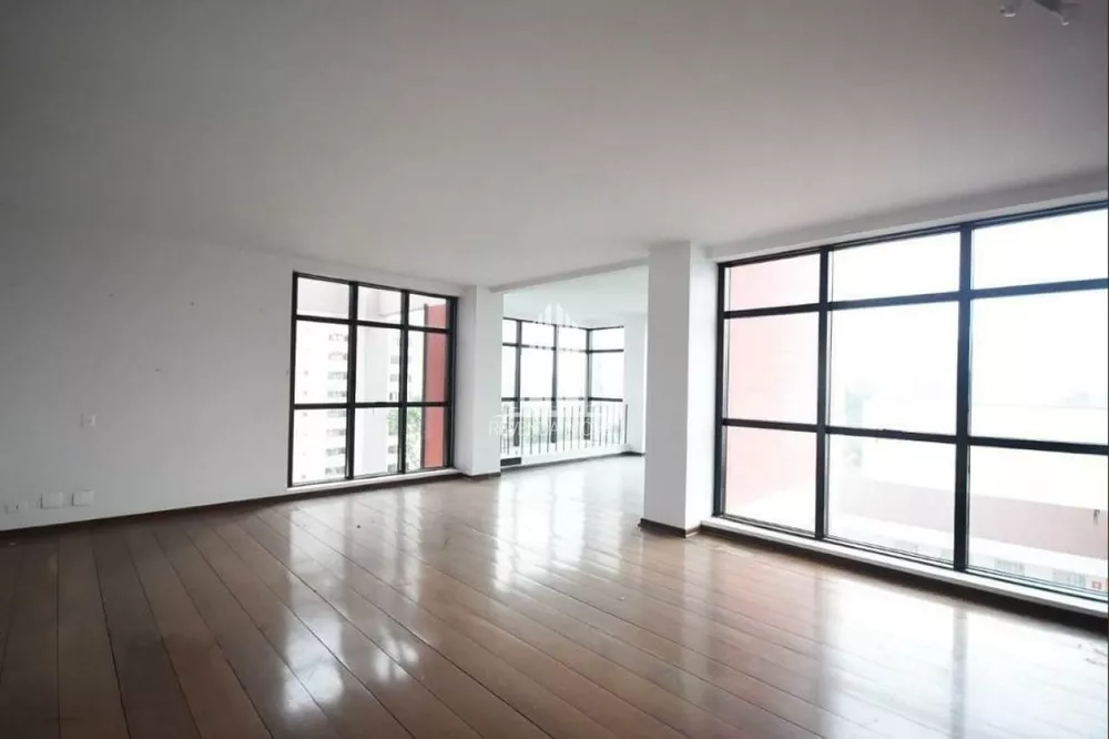 Apartamento à venda com 3 quartos, 237m² - Foto 1