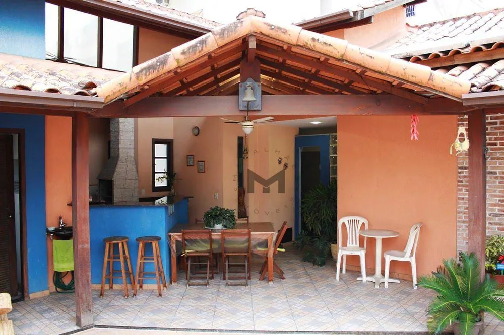 Casa, 3 quartos, 218 m² - Foto 1
