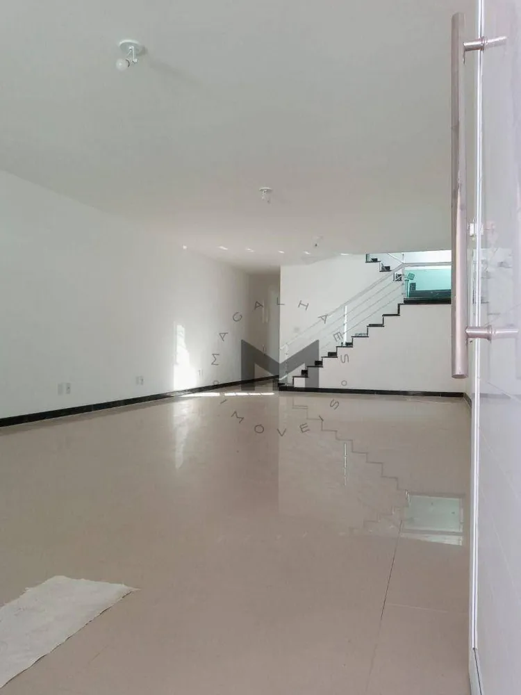 Casa, 5 quartos, 290 m² - Foto 2