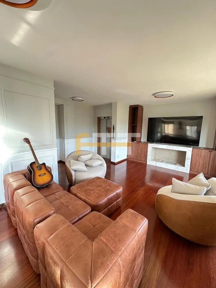 Apartamento, 3 quartos, 240 m² - Foto 1