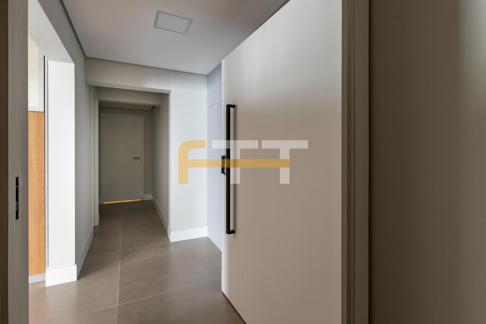 Apartamento à venda com 3 quartos, 200m² - Foto 1