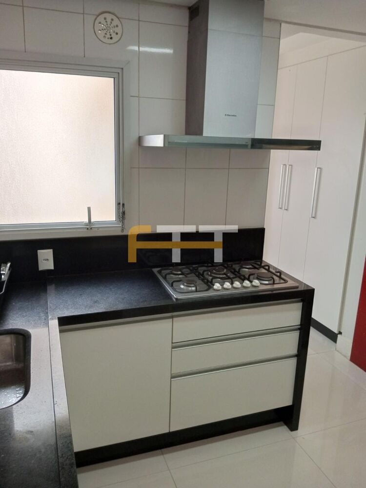 Apartamento à venda com 3 quartos, 137m² - Foto 2