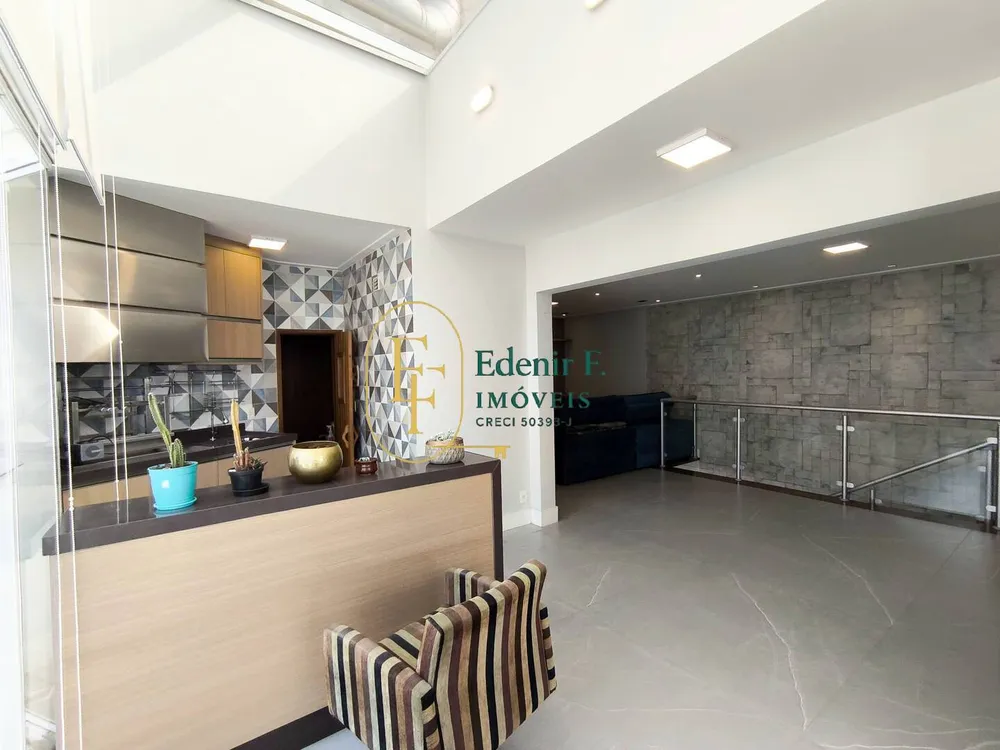 Cobertura, 3 quartos, 215 m² - Foto 1